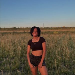 Meet your Posher, Tia